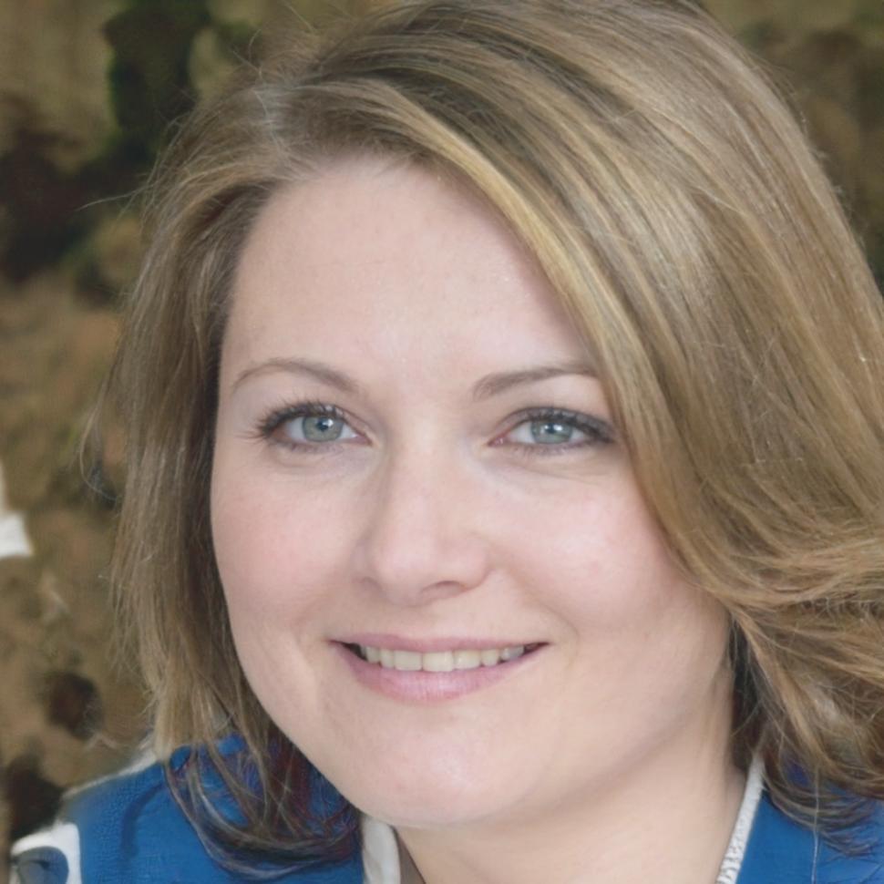 Freya Caldwell, Lead Financial Communication Trainer